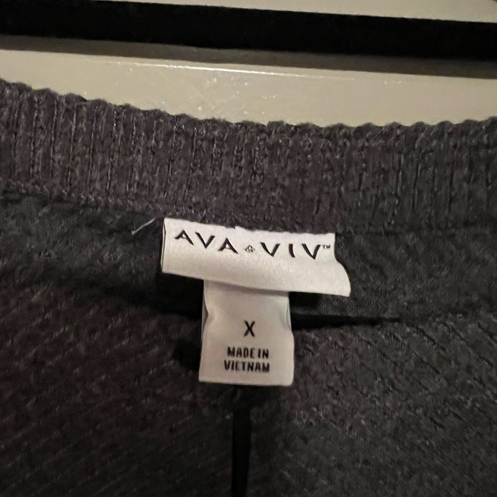 Gray pullover top - Picture 2 of 9